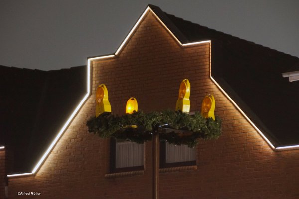 Adventskranz  originell mit Baustellenleuchten