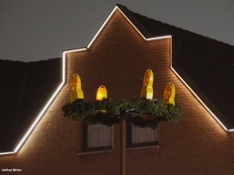 Adventskranz originell mit Baustellenleuchten